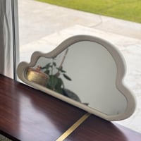 مرايا بحواف خشبية ابيض