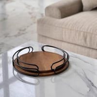 صينية تقديم خشبية بمسكة معدن