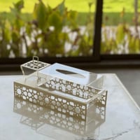 علبة مناديل مع علبة اكريلك بقاعدة معدن