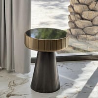 طاولة معدن بسطح زجاج