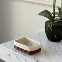 سلة خزف طبيعي