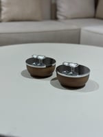 تقديمة خشبية بقاعدة معدن