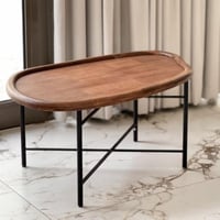 طاولة خشب بقاعدة معدن مميزة