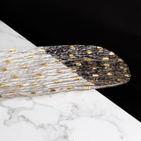 صحن تقديم زجاج بلمسة ذهبية انيقة