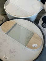 تقديمة زجاج بمقابض رخام ترافنتينو