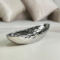 تقديمة سيراميك فضي