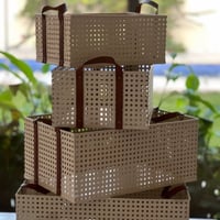 سلة حديد بمسكة جلد