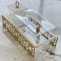 علبة مناديل مع علبة اكريلك بقاعدة معدن