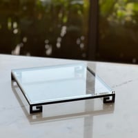 تقديمة اكريلك بقاعدة حديد