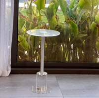 طاولة اكريلك فضي