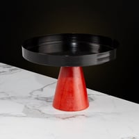 تقديمة بقاعده خشبيه