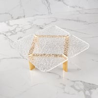 تقديمة اكريليك بقاعدة ذهبية