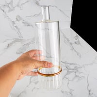 فازة زجاج بحزام ذهبي