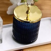 علبة زجاج بغطاء ذهبي