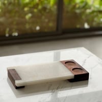 تقديمة رخام باطراف خشبية