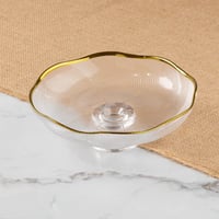 تقديمة بحواف ذهبيه