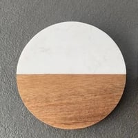 قاعدة مميزة - خشب +رخام