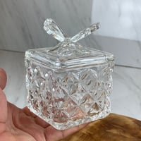 علبة زجاج انيقة