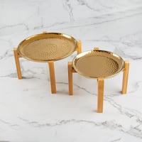 تقديمة بقاعده خشبيه