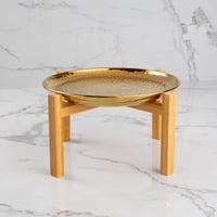 تقديمة بقاعده خشبيه