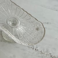 تقديمة زجاج بقاعدة