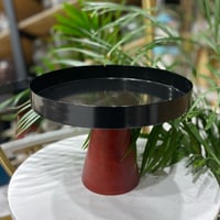 تقديمة بقاعده خشبيه