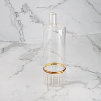 فازة زجاج بحزام ذهبي