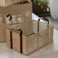 سلة حديد بمسكة جلد