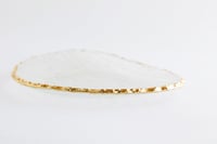 صحن تقديم زجاج بأطراف ذهبية