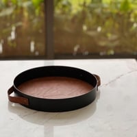 صينيه حديد بمسكة جلد