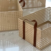 سلة حديد بمسكة جلد