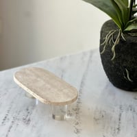 تقديمة رخام بقاعدة اكريلك