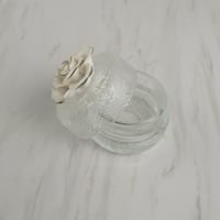 علبة زجاج صغيرة