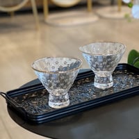 تقديمة زجاج بحواف ذهبية