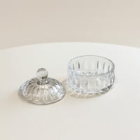 تقديمة زجاج صغيرة