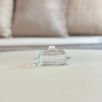 تقديمة زجاج صغيرة