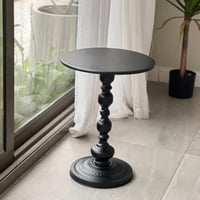 طاولة معدن بلون اسود