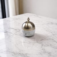 تقديمة رخام بغطاء معدن