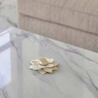 حامل شمع معدن بشكل مميز