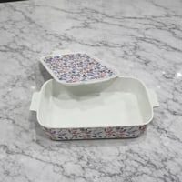 صينية فرن بنقش مميز