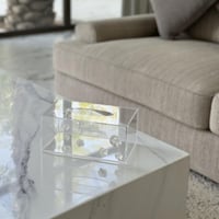 علبة مناديل اكريلك