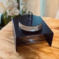 تقديمة زجاج بقاعدة