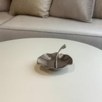 تقديمة معدن بشكل مميز