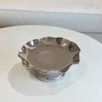 تقديمة معدن مميزة