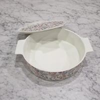 صينية فرن بنقش مميز