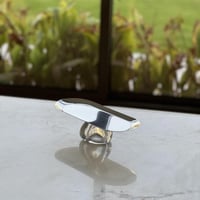 تقديمة استيل بقاعدة زجاج