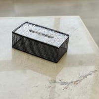 علبة مناديل معدن بغطاء اكريلك