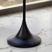 طاولة رخام صناعي بقاعدة معدن مميزة