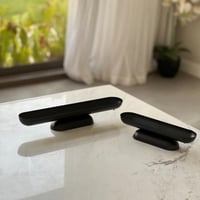 تقديمة معدن بلون اسود