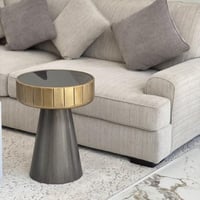 طاولة معدن بسطح زجاج